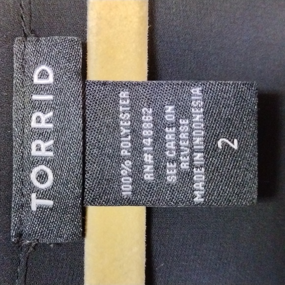 Black translucent torrid shirt - Picture 2 of 5
